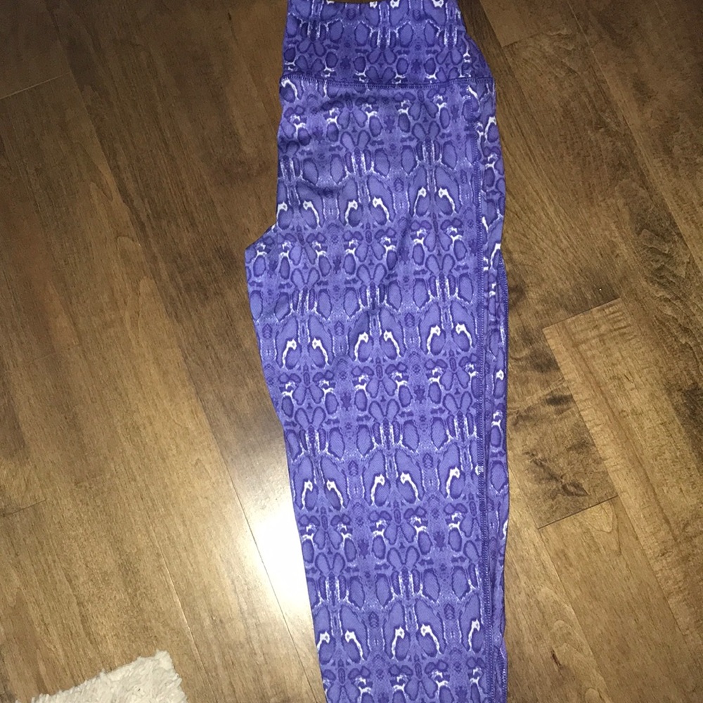 Purple leopard print cropped leggings